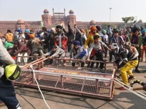 Tractor Parade : दिल्लीत शेतकऱ्यांवरील लाठीचार्जचा राज्यातील नेत्यांकडून निषेध, काय म्हणाले नेते?